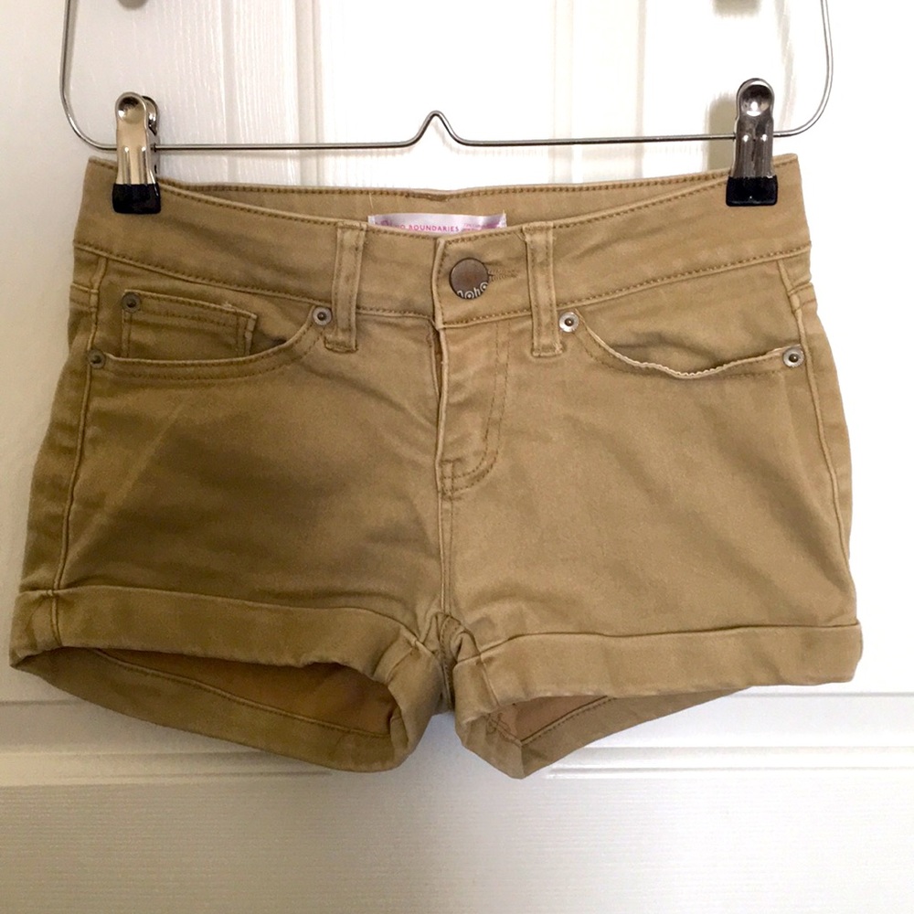 Khaki shorts 🩳